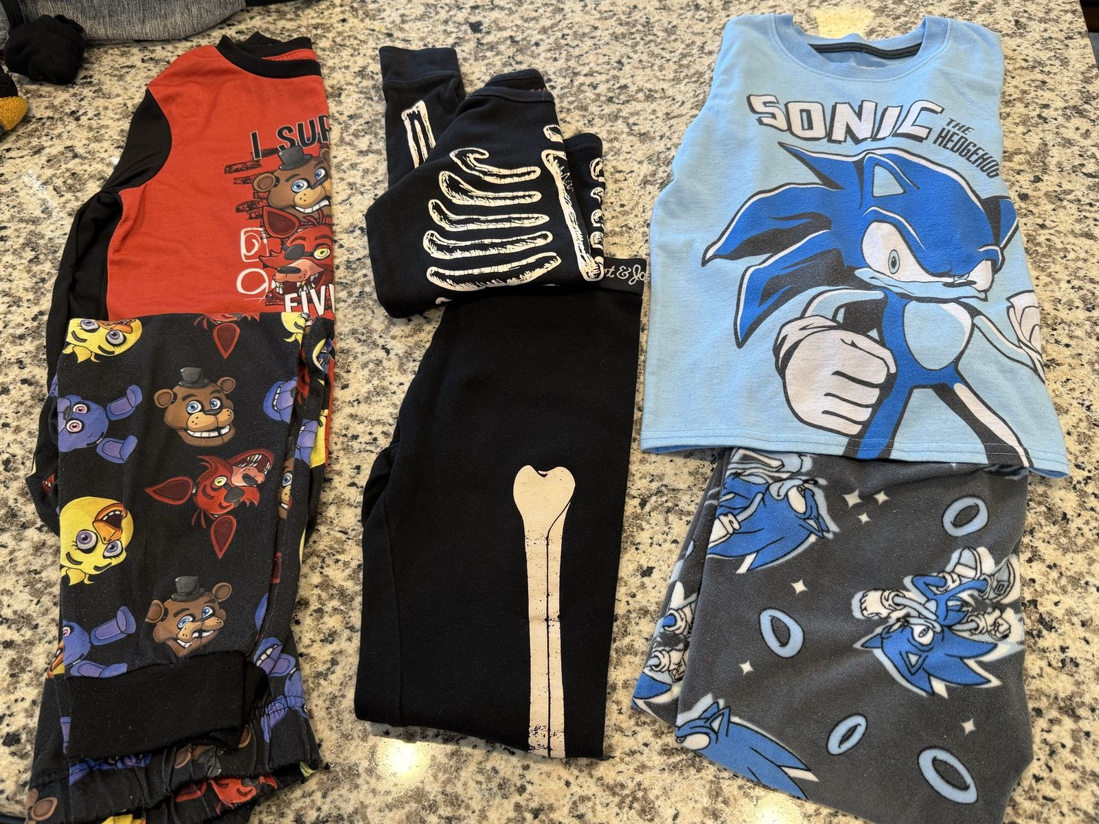 Pajama sets (4) with extras size 6/7