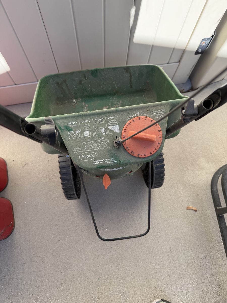 Fertilizer Spreader