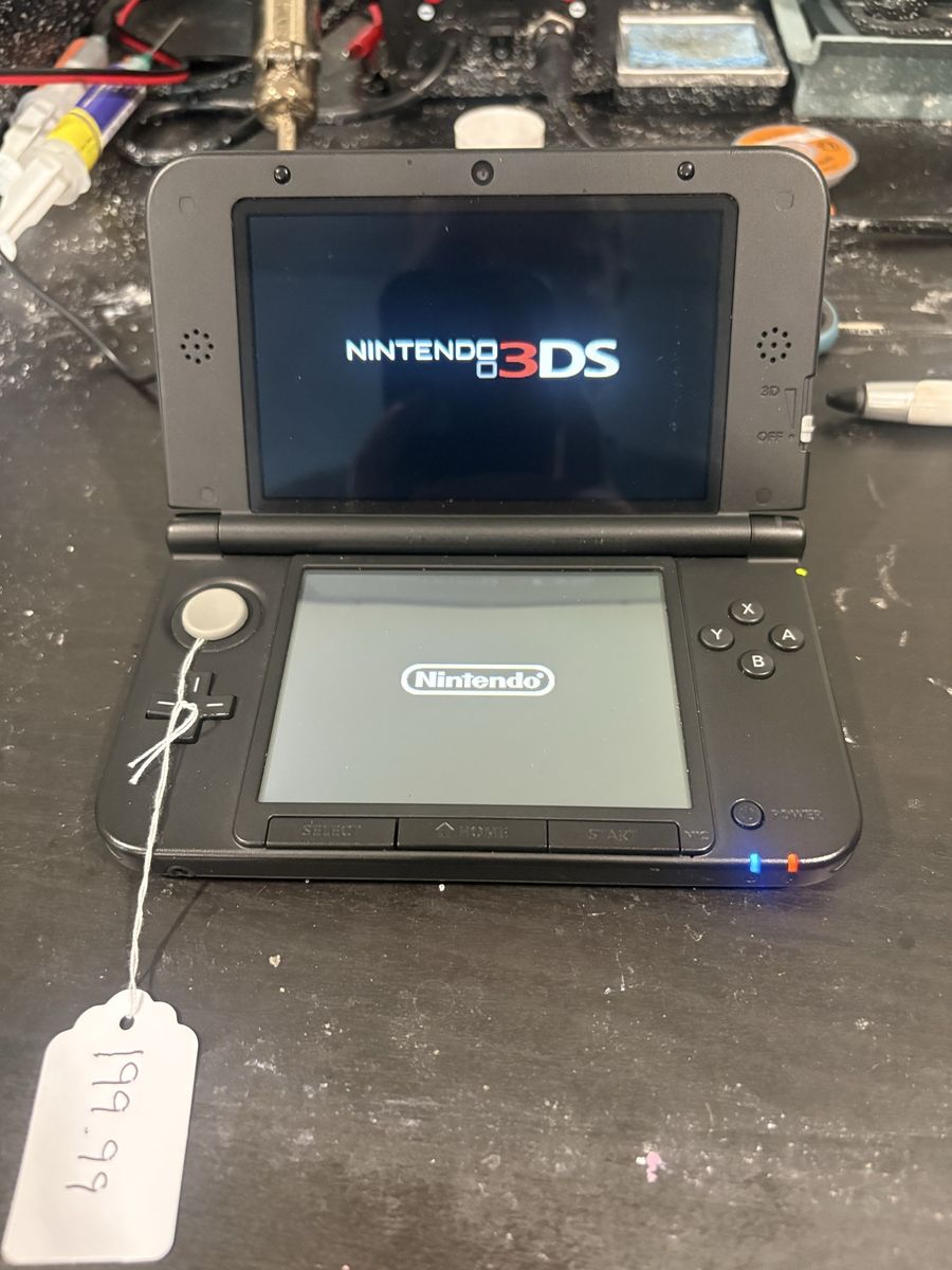 Black Nintendo 3DS XL