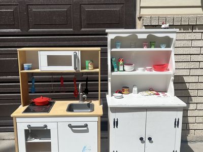 Play kitchen set