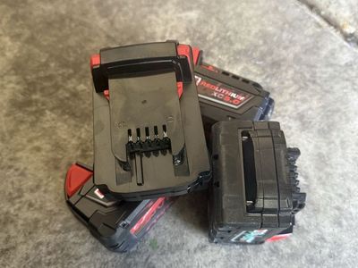 4 Milauwakee M18 batteries