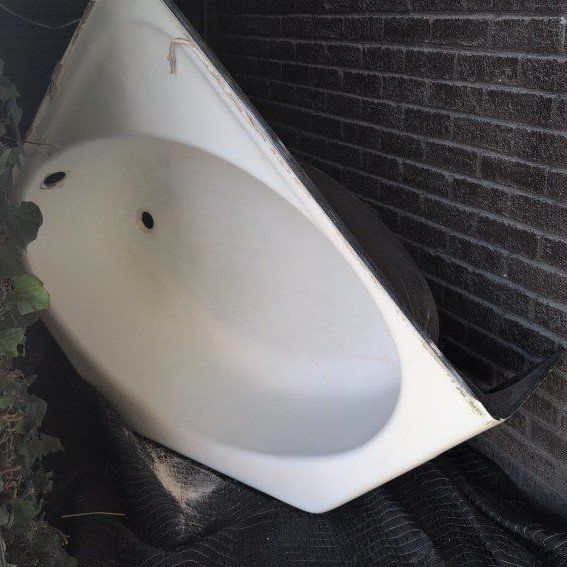 cast iron corner tub