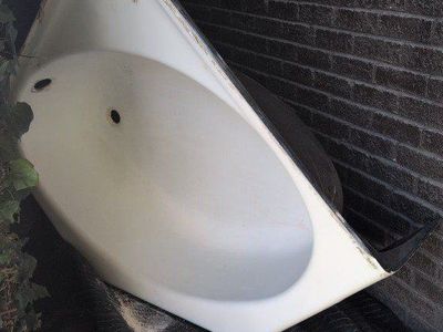 cast iron corner tub