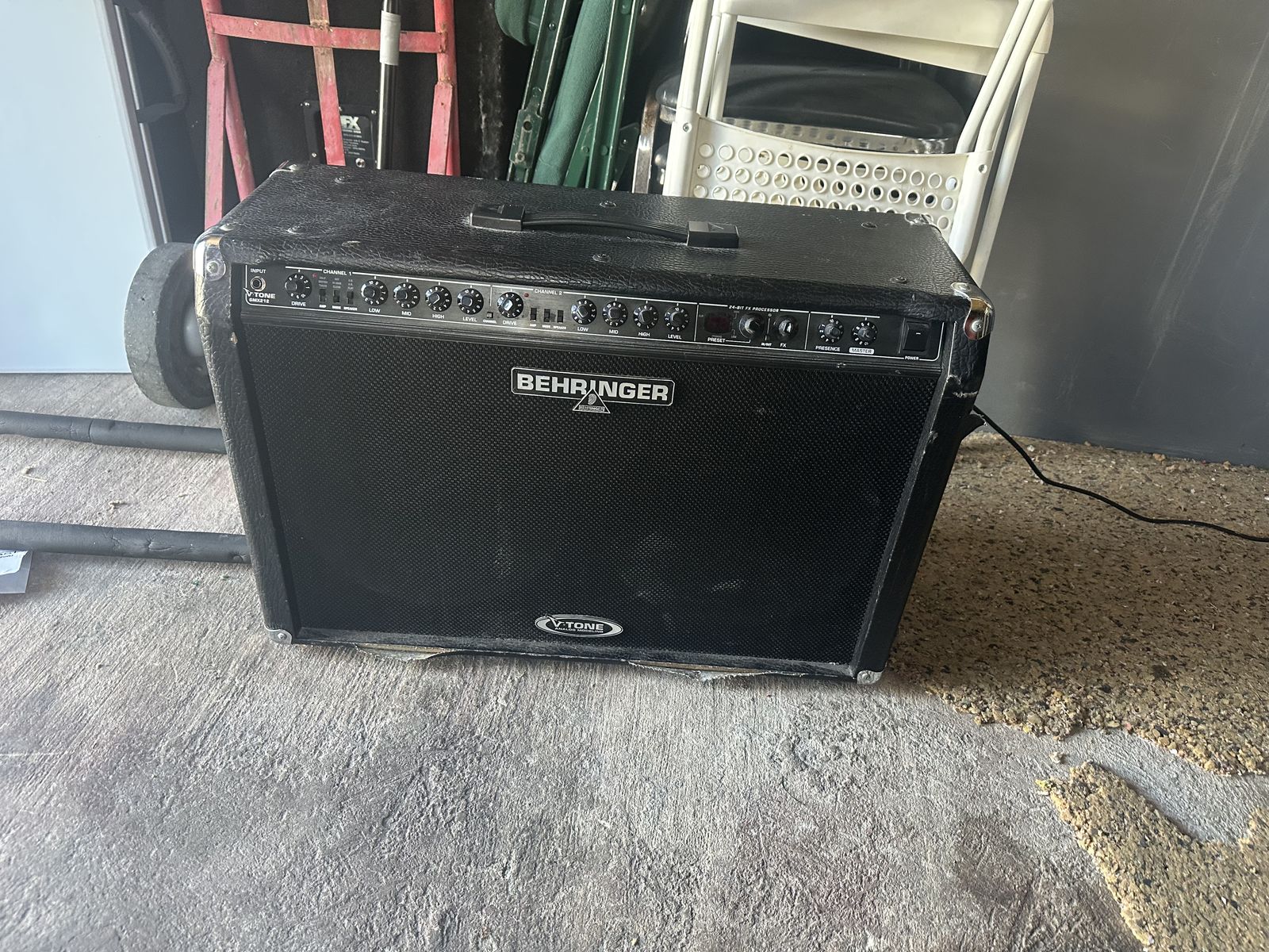 Behringer V-Tone GMX212 Stereo Combo Guitar Amp