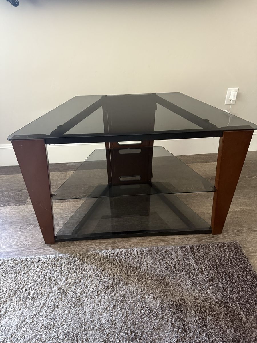 TV Stand Entertainment Center – Great Condition - NT-MG1140 - $50 obo