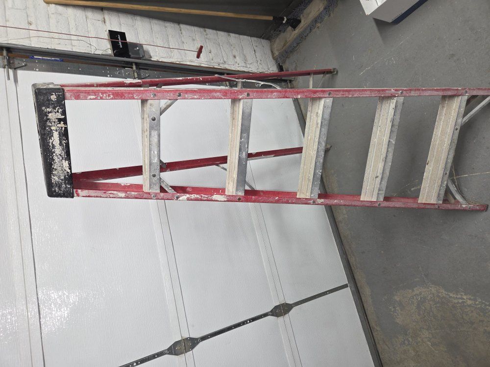 6 Ft Fiberglass Ladder