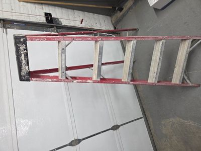 6 Ft Fiberglass Ladder