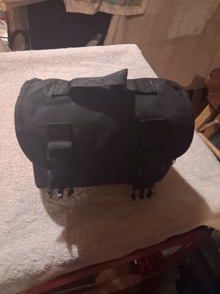 Pittsburgh 12V 100 PSI High-Volume Air Inflator paired with a separate aftermarket 120V AC to 12V DC power adapter converter