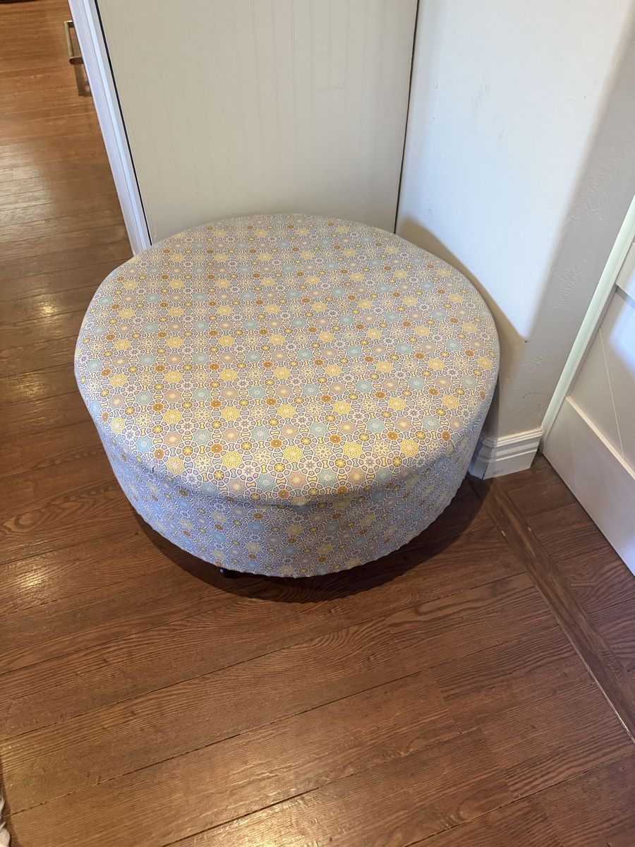 Round ottoman