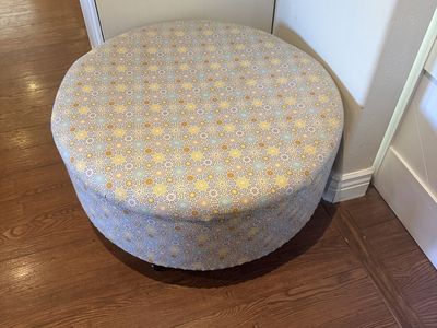 Round ottoman