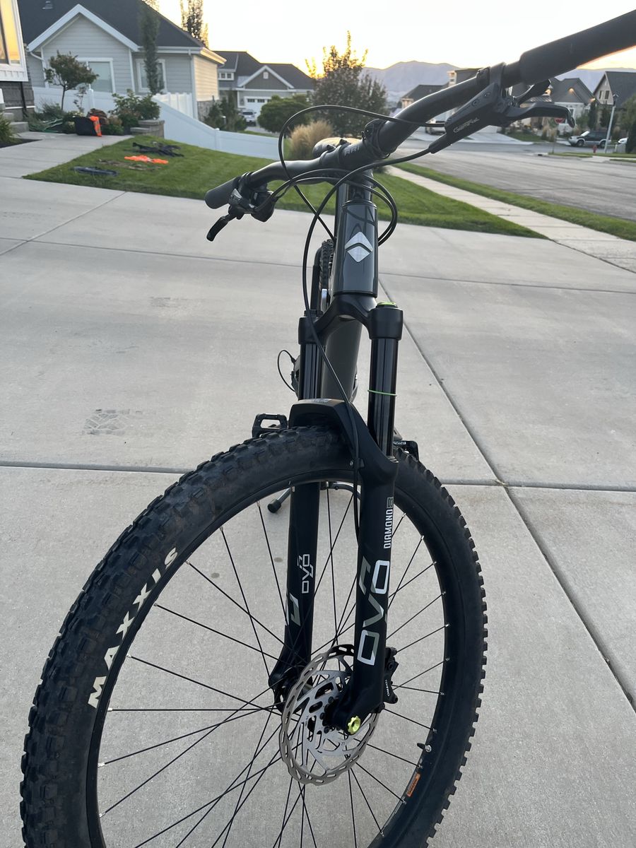 Ari Cascade Mountain Bike