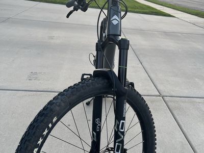 Ari Cascade Mountain Bike