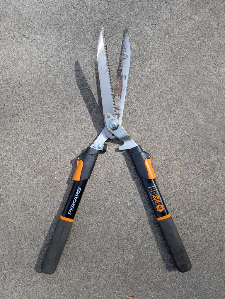 Fiskars Extendable Power-Leaver Hedge Shearshea