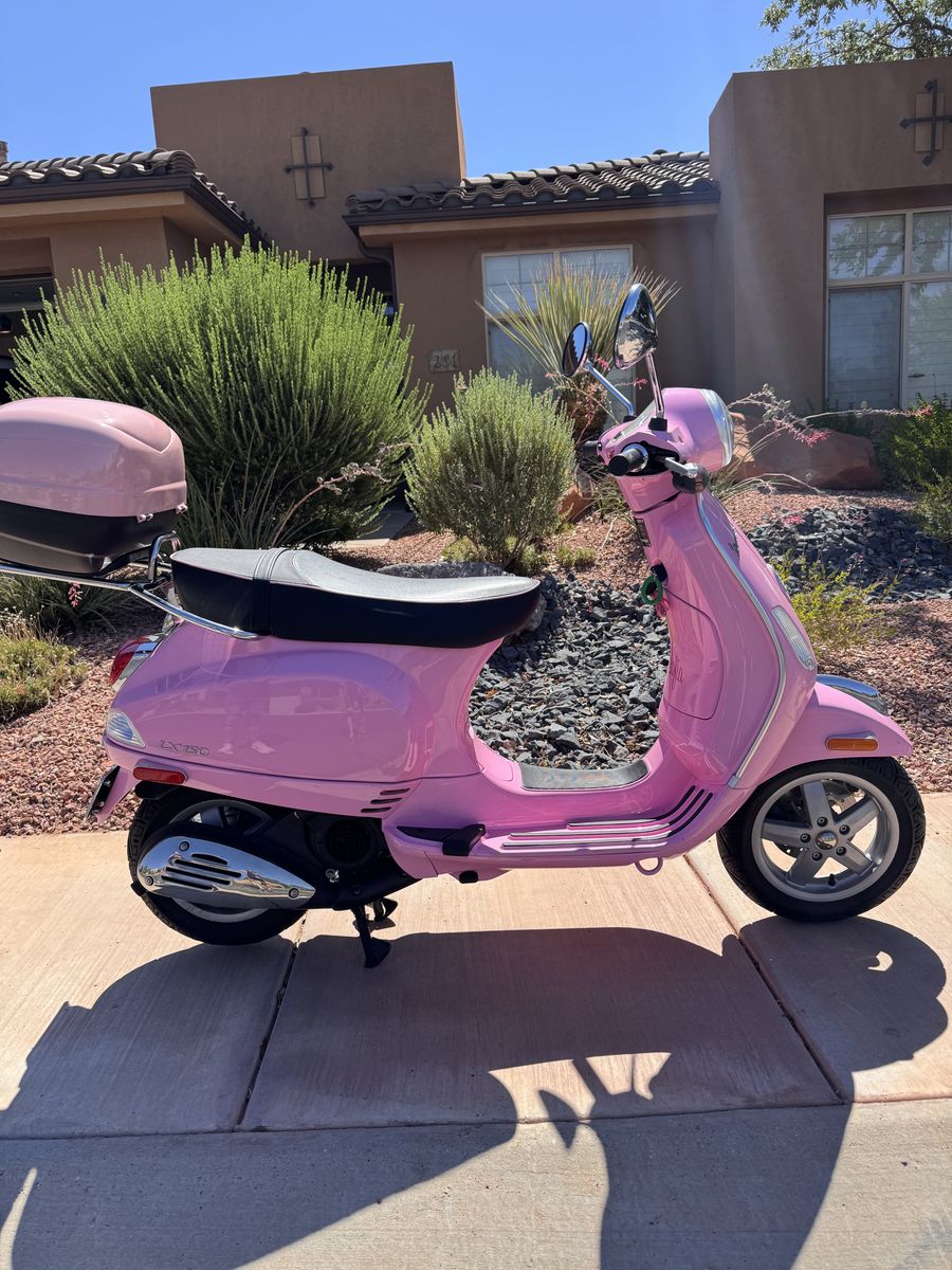 2010 Vespa LX 150 Limited Edition Pink Scooter - Automatic, 370 Miles, Clean Title