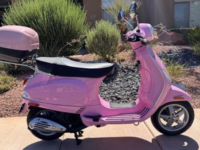 2010 Vespa LX 150 Limited Edition Pink Scooter - Automatic, 370 Miles, Clean Title