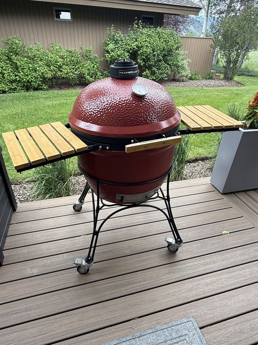 Kamado Joe "Big Joe" Smoker Grill