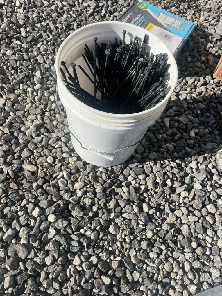 Probalby 100 24 Log Screws