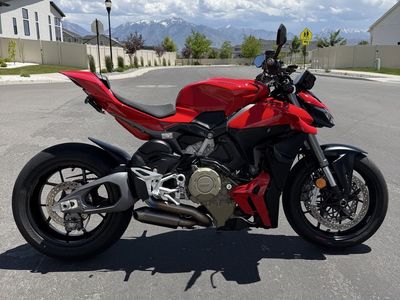2025 Ducati Streetfighter V4 w/ Race Exhaust