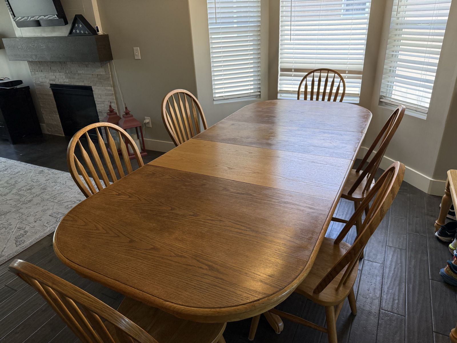Dining Table with 6 Chairs and 2 Leaves - Expandable Wooden Dinner Set