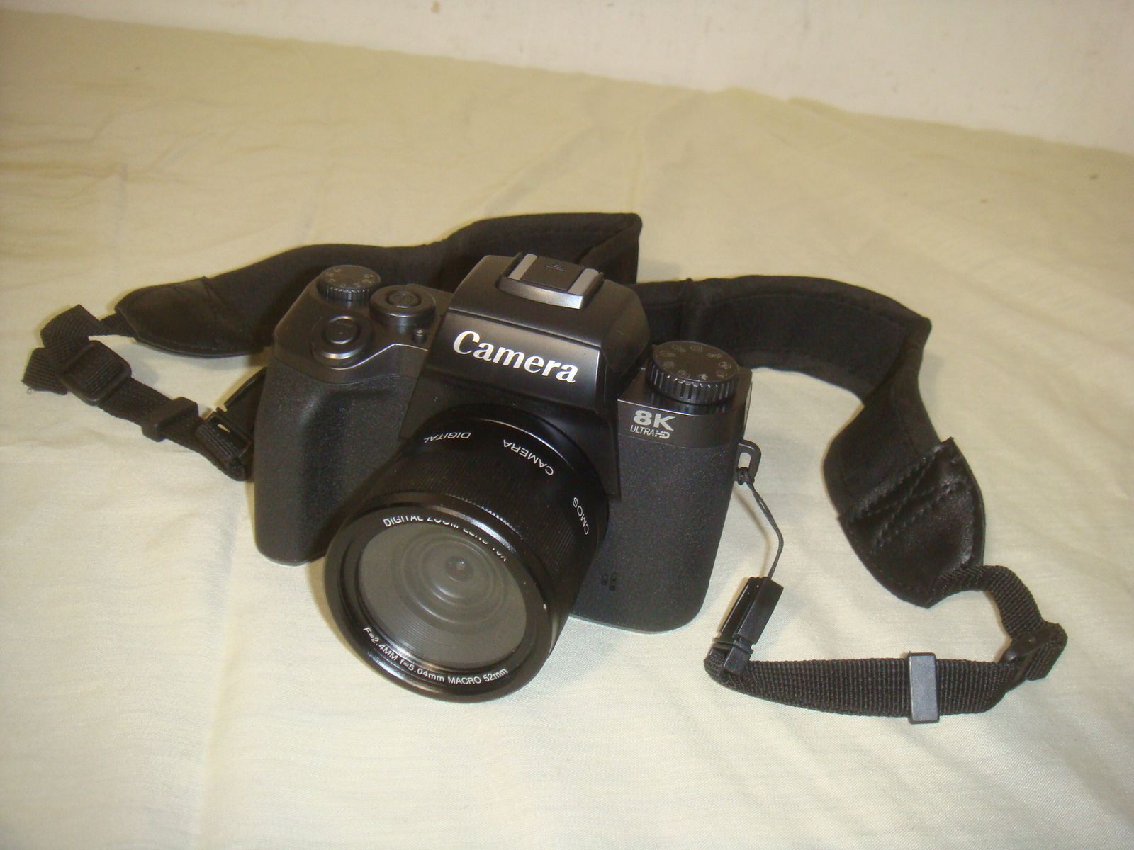 8K ULTRA HD DIGITAL VLOGGING CAMERA WITH TOUCHSCREEN DISPLAY - EXCELLENT!