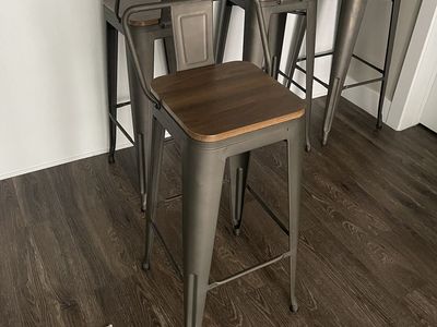 4 Bar stools 30’’ seat height