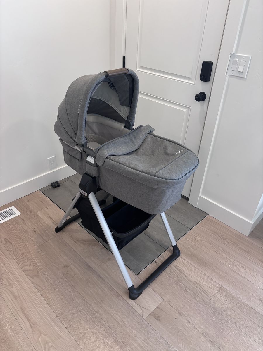 Nuna MIXX Series Basinet And Stand