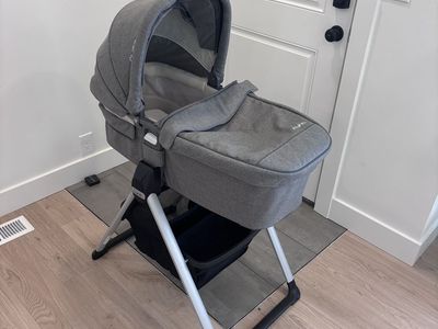 Nuna MIXX Series Basinet And Stand