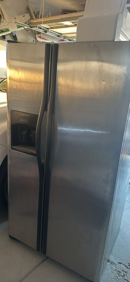 Frigidaire Side-by-Side Refrigerator with Water and Ice Dispenser - Stainless Steel