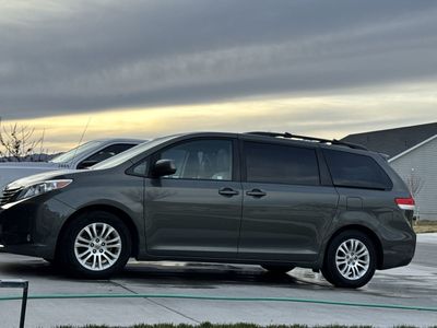 2013 TOYOTA SIENNA XLE