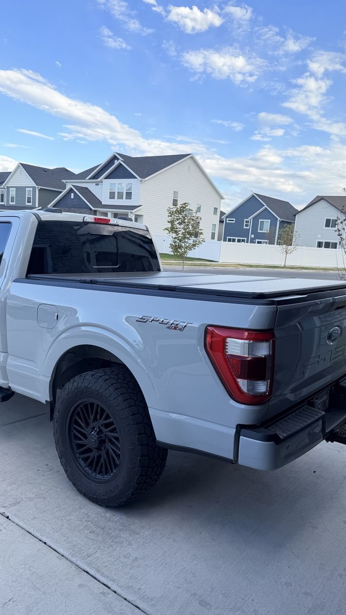 Ford F150 Bed Cover Long Bed 6.5 like new