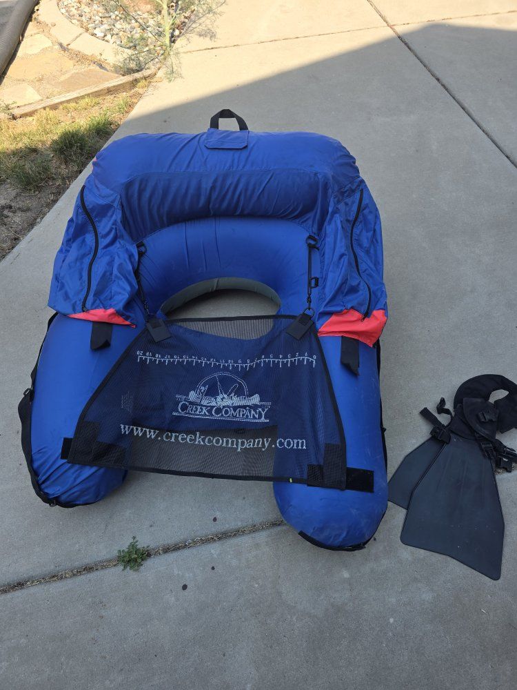 Creek Company U-Boat 2000 Inflatable Fishing Float Tube with Fins - Blue/Red