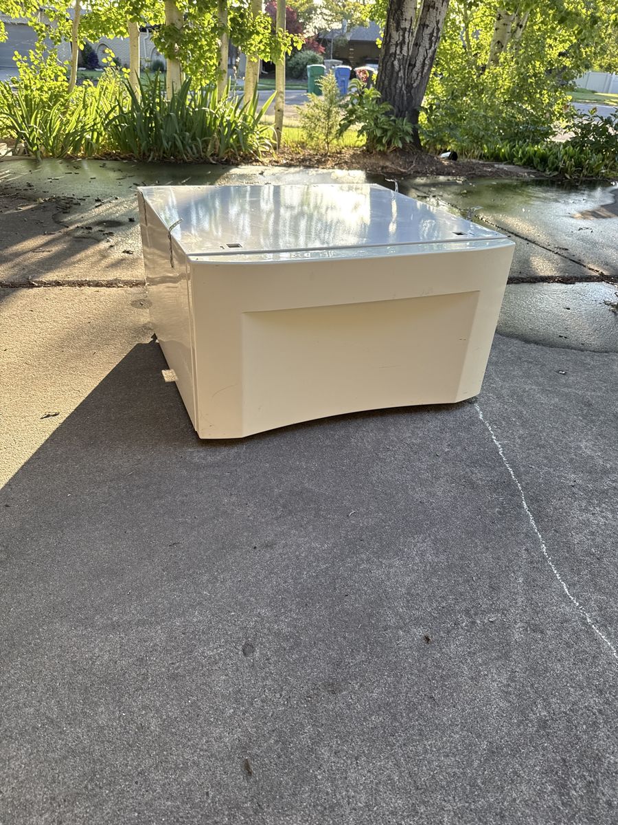 GE Laundry Pedestal