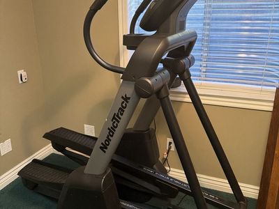 NordicTrack Freestride Trainer FS9i Elliptical