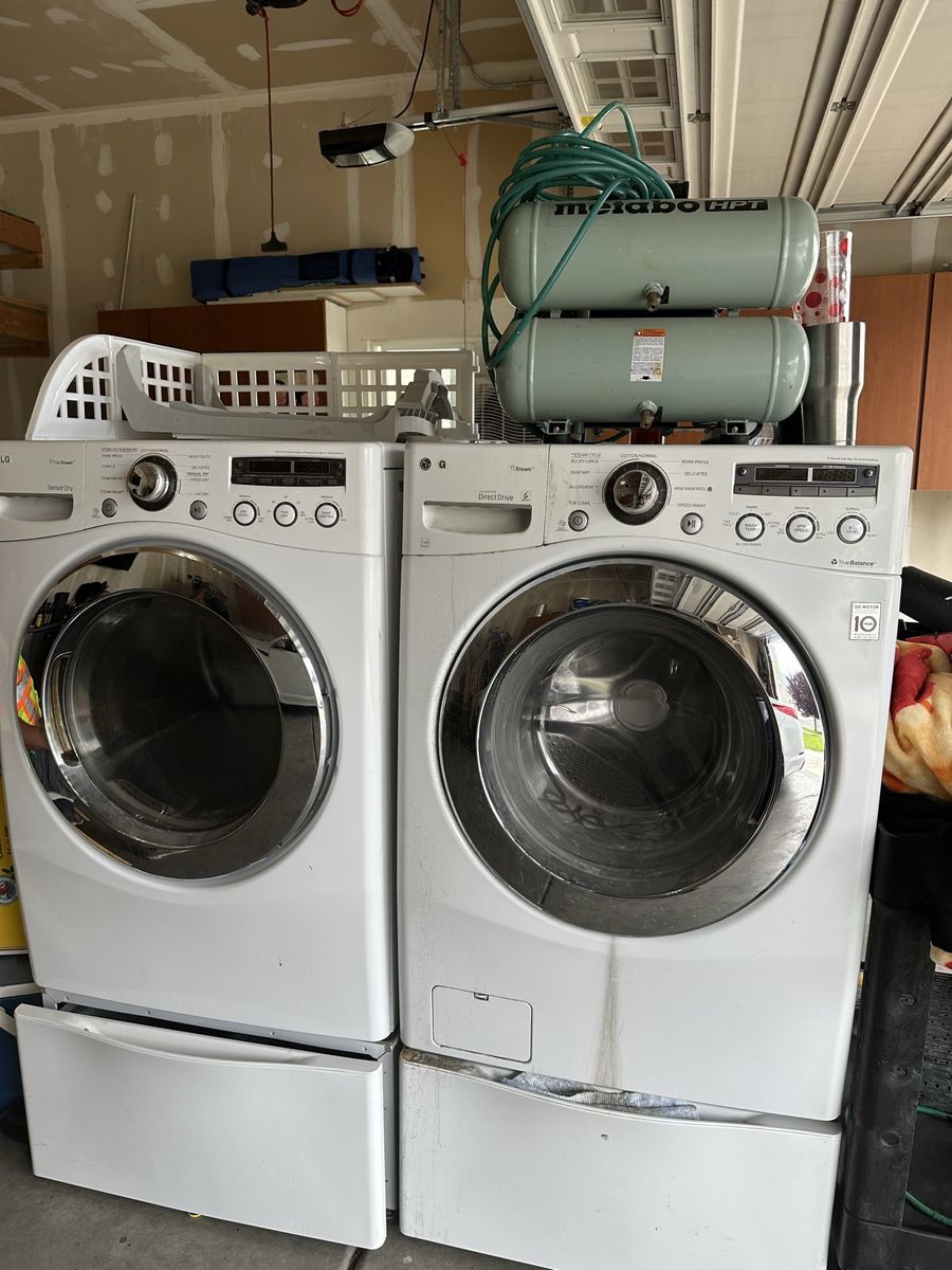 LG Washer Dryer set with pedastals