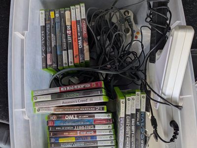 Xbox 360 Video Game & Accessories Bundle Lot - Halo, Call of Duty, Guitar Hero