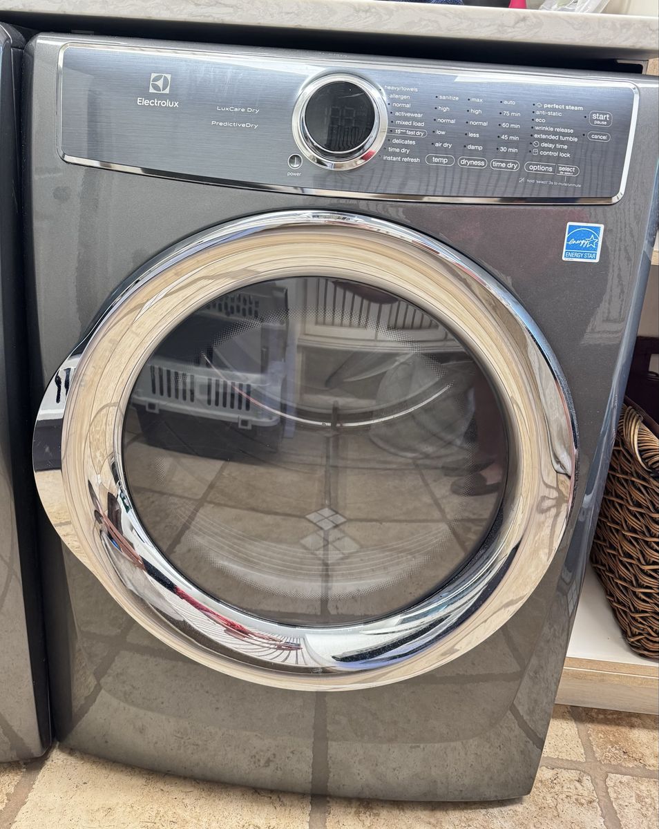 Electrolux EFMG627UTT1 Gas Dryer - LuxCare Dry, Perfect Steam, Predictive Dry, 4.0 cu ft, Excellent Condition
