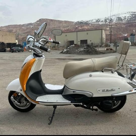 Classy Vintage Il Bello Moped (2008)