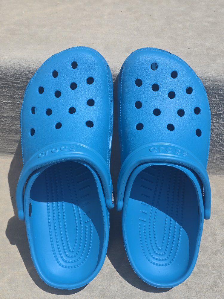 Crocs Classic Clogs Bright Blue Men's Size 9 Women's Size 11 Sandals Slip-on