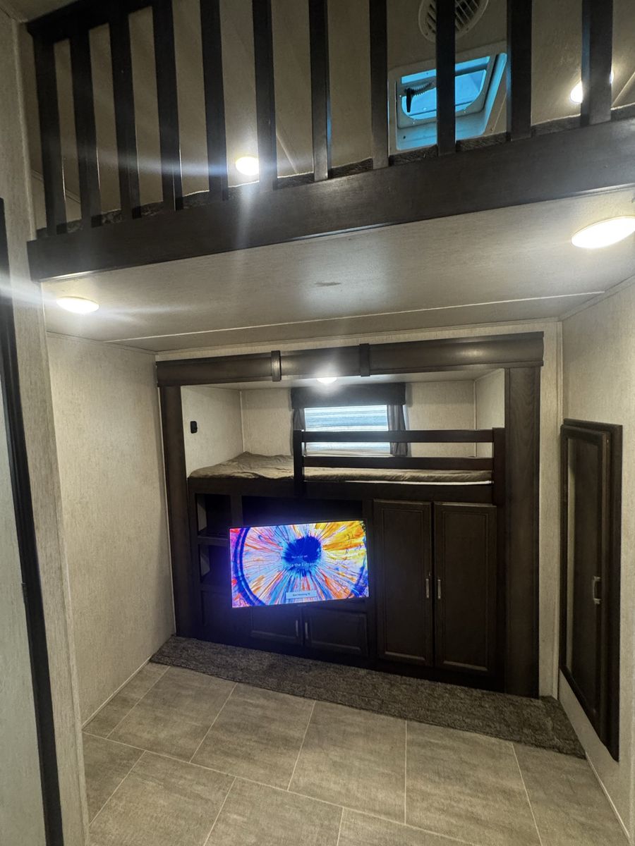Main image 5
