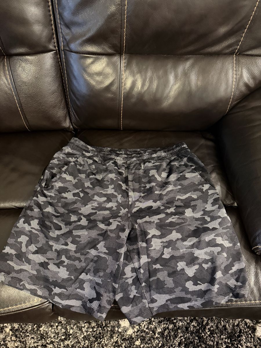 Lululemon Men's Grey Camo Lined Athletic Shorts XL