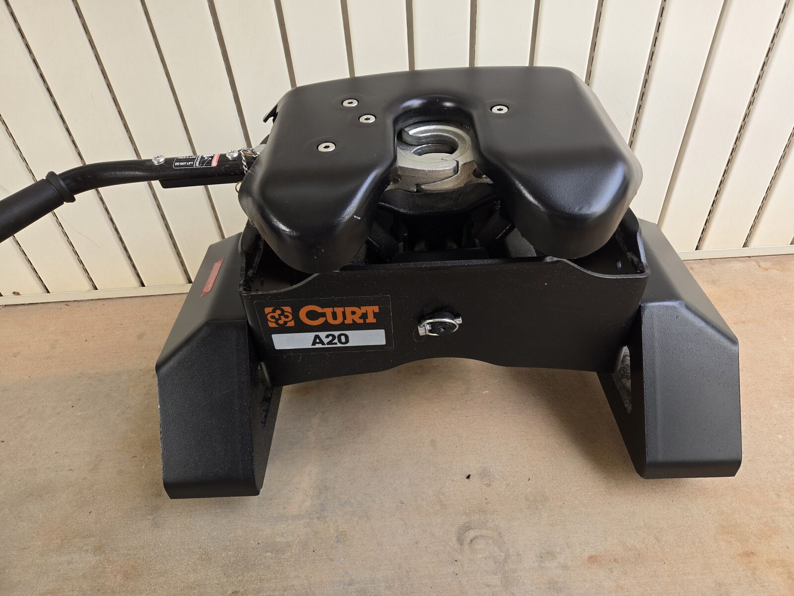 Curt A20 Fifth Wheel Hitch for GMC