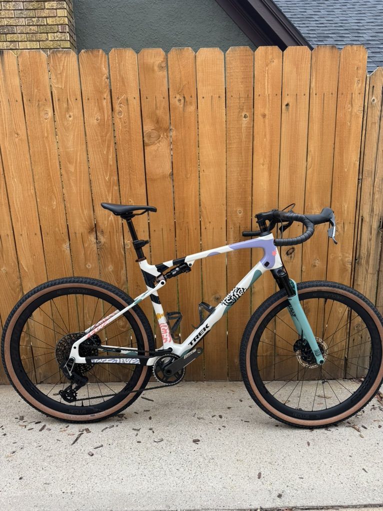 Trek Checkout SL 7 Gravel Bike Carbon Suspension