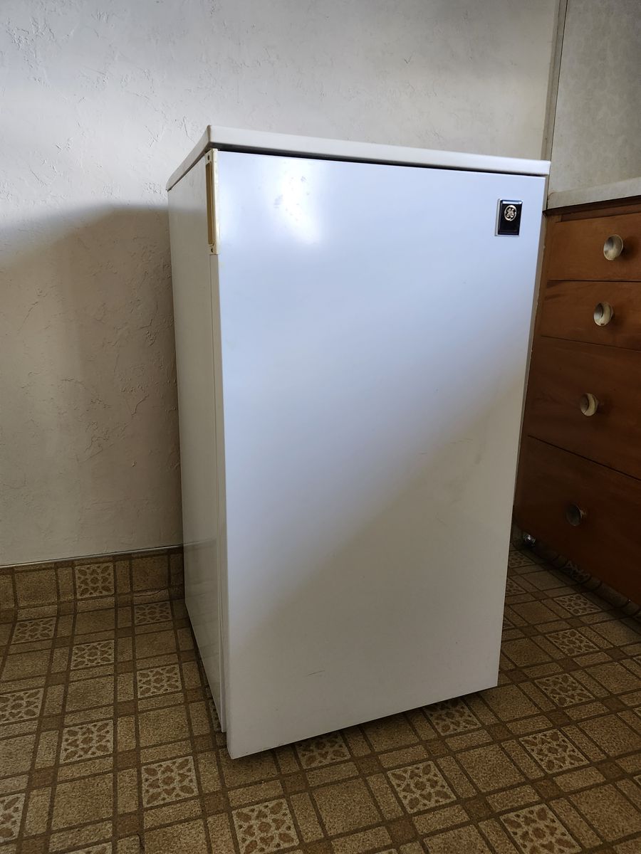 General Electric under-counter fridge