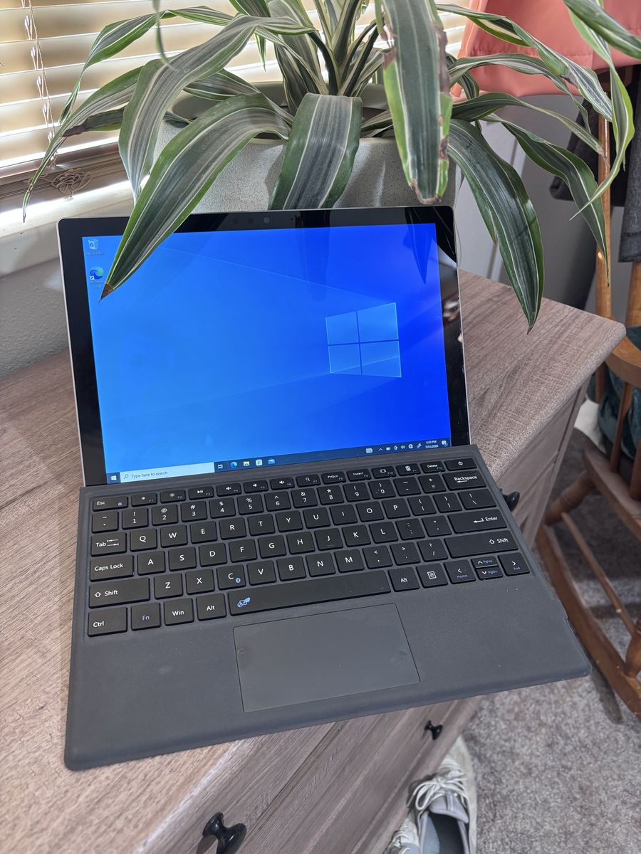 Microsoft Surface Pro 5 12.3" 2-in-1 Laptop Intel i5 8GB RAM 128GB SSD Windows 10 Pro