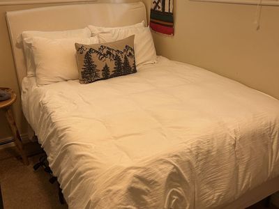 Full Bed Set: Tempurpedic Mattress, Box Spring, Frame, Headboard, Duvet