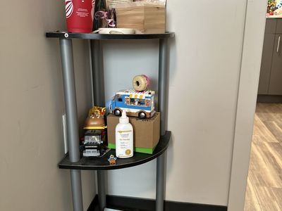 Black and Gray 3-Tier Corner Shelf Unit - Space-Saving Storage