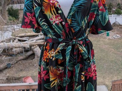 SHEIN VCAY Plus Tropical Print Surplice Neck Belte