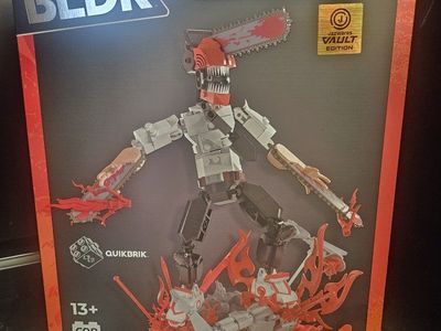 BLDR Chainsaw Man QuikBrik Building Set - Fully Poseable with Exclusive Display Base