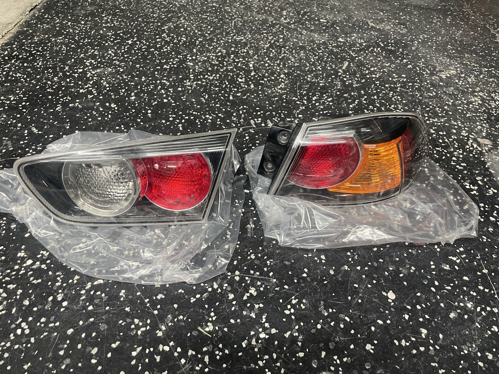 Mitsubishi lancer 2012 Tail lights