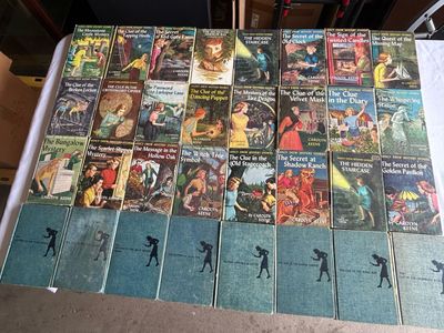 32 Nancy Drew Mystery Stories by Carolyn Keene